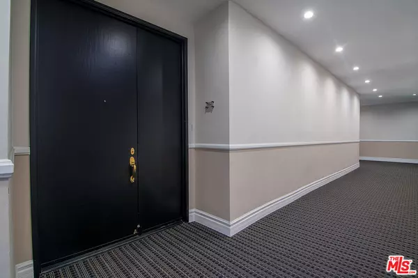 Beverly Hills, CA 90210,458 N Oakhurst Dr #102