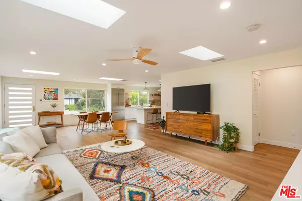 North Hollywood, CA 91601,5828 Irvine Ave