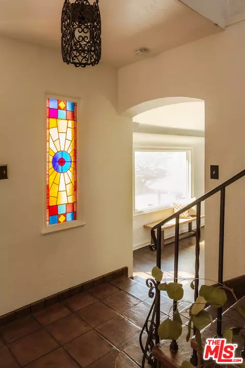 Los Angeles, CA 90027,3877 Franklin Ave