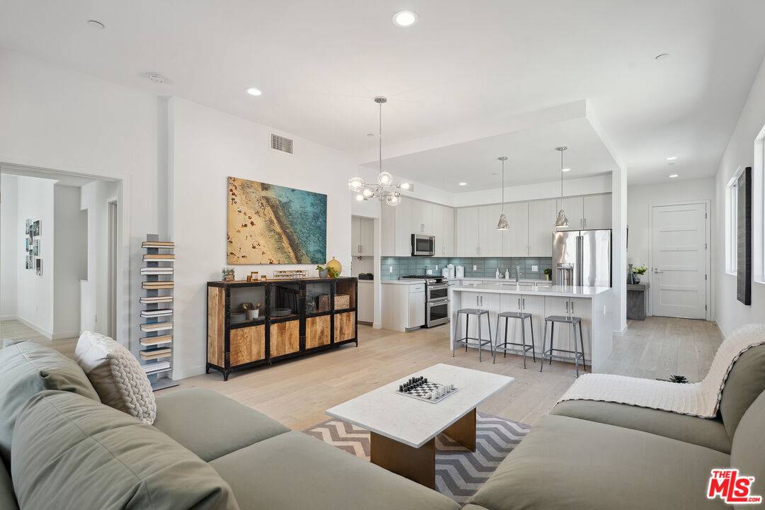 1746 Garfield Pl #203, Los Angeles, CA 90028