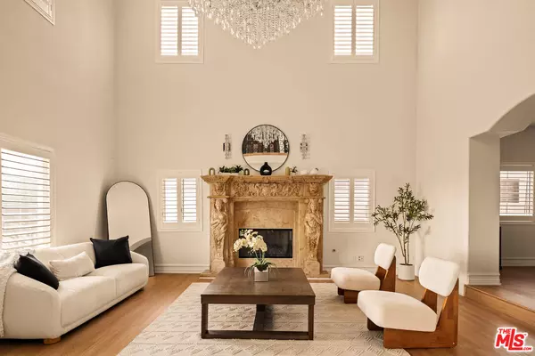 Los Angeles, CA 90045,8906 Yorktown Ave