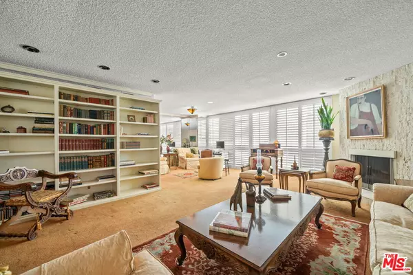 Beverly Hills, CA 90210,321 N Oakhurst Dr #403