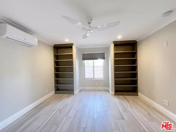 Chatsworth, CA 91311,10758 Cozycroft Ave