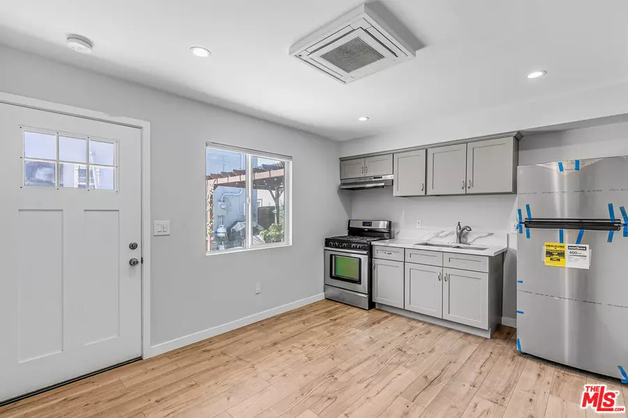 6744 Arlington Ave, Los Angeles, CA 90043