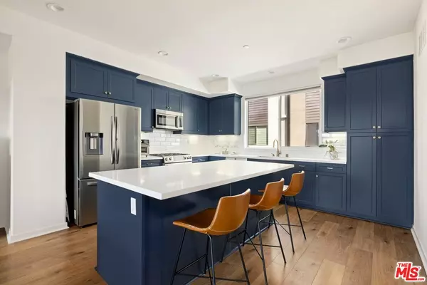 Van Nuys, CA 91401,13151 Victory Blvd