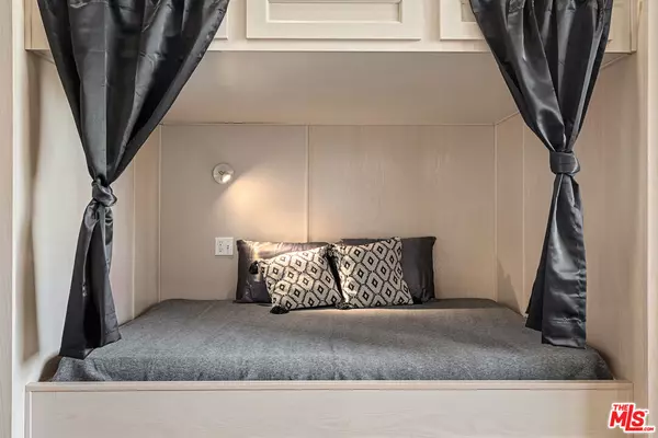 Los Angeles, CA 90007,630 W 28th St #1