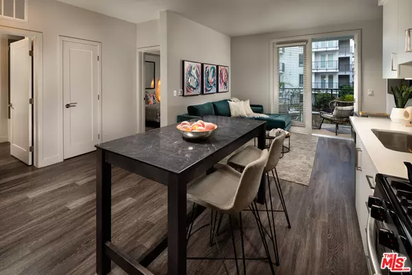 Los Angeles, CA 90005,687 S Hobart BLVD #701