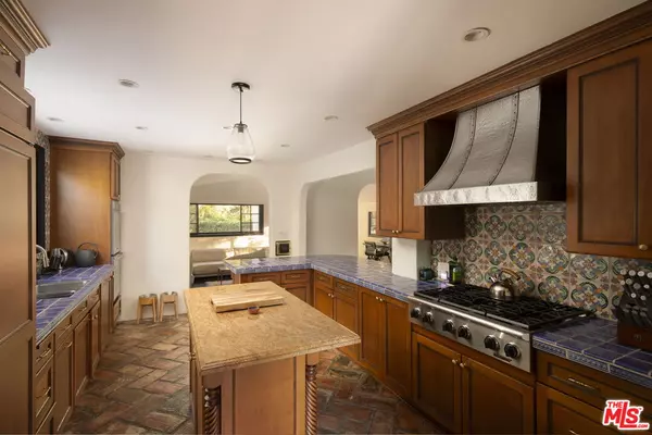 Los Angeles, CA 90068,3278 Primera Ave