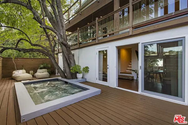 Los Angeles, CA 90027,2422 Claremont Ave