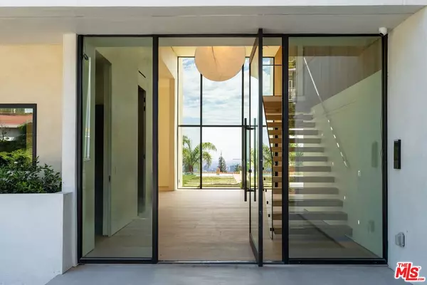 Los Angeles, CA 90049,2501 Banyan Dr