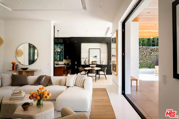 17335 Tramonto Dr, Pacific Palisades, CA 90272