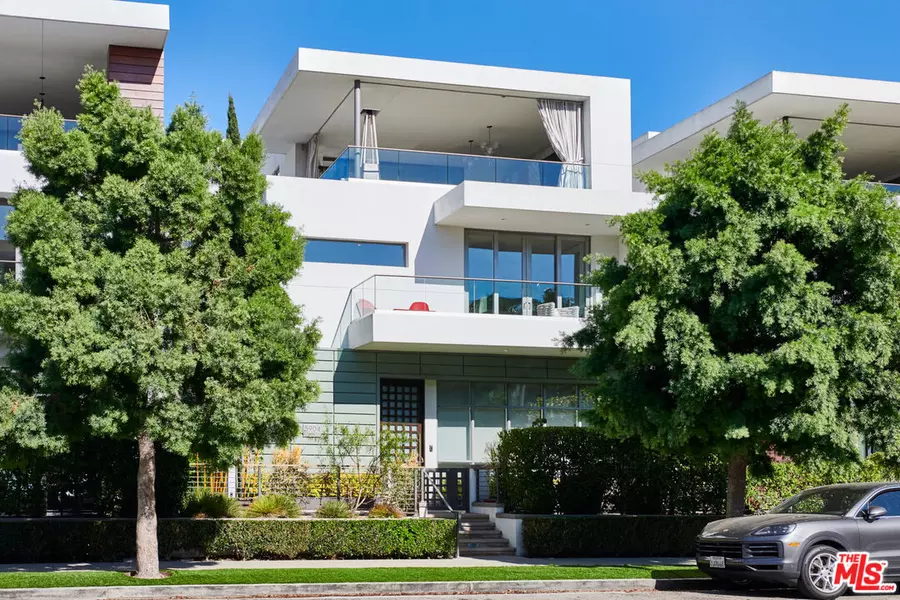 5904 Village Dr, Los Angeles, CA 90094