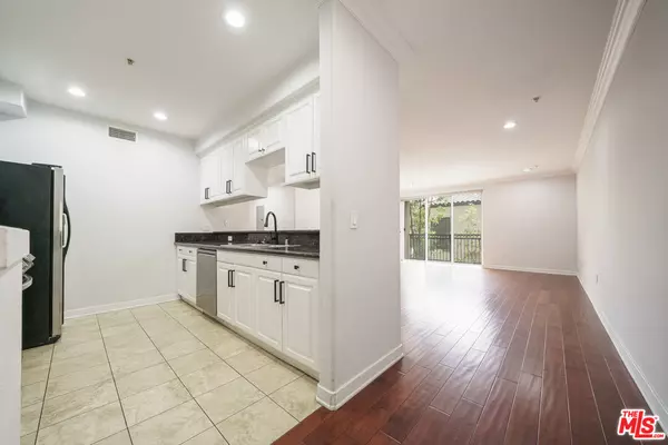 Los Angeles, CA 90019,1401 S St Andrews Pl #201