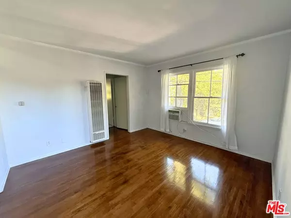 Los Angeles, CA 90029,883 N Hoover St