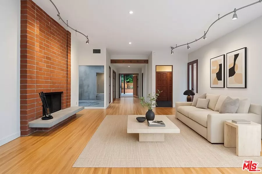 16141 Bayberry Pl, Sherman Oaks, CA 91403