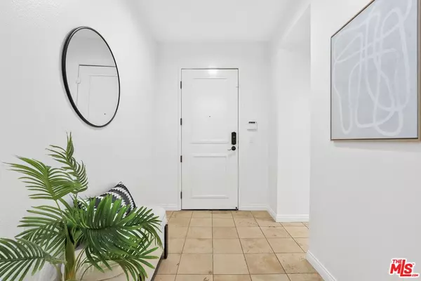 Playa Vista, CA 90094,5625 Crescent Park #105