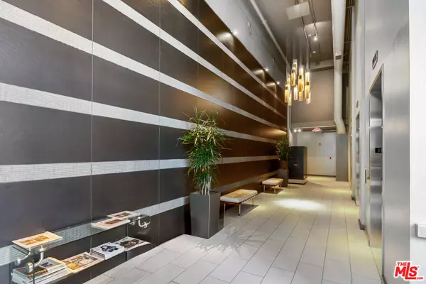 Los Angeles, CA 90015,645 W 9th St #201