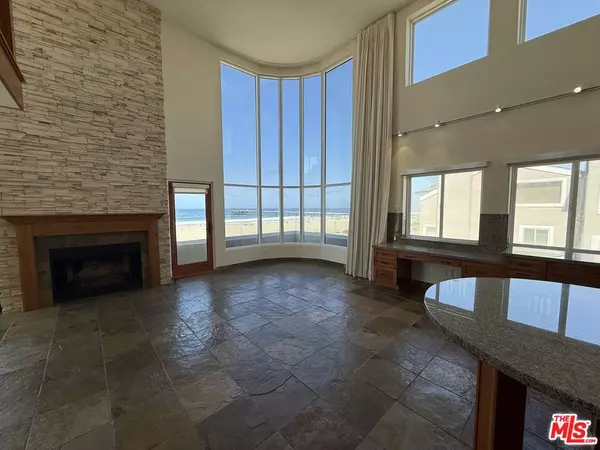 Marina Del Rey, CA 90292,2 Catamaran St #3