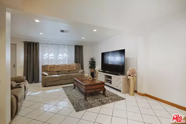 Van Nuys, CA 91405,7422 Hazeltine Ave #3