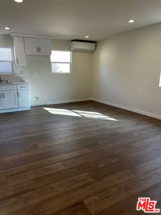 Los Angeles, CA 90002,636 E 87th St