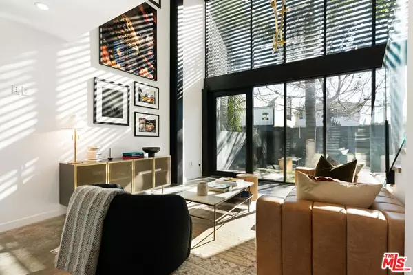 Venice, CA 90291,303 Venice Way