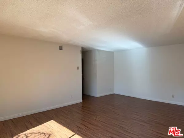 Playa Del Rey, CA 90293,8161 Manitoba St #6