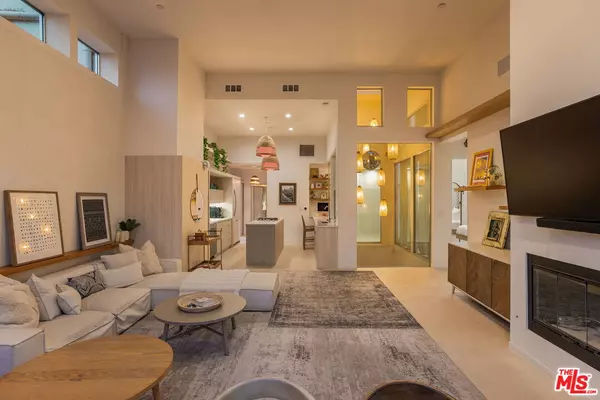 Los Angeles, CA 90068,2407 San Marco Dr