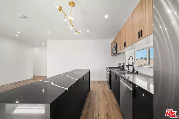 North Hollywood, CA 91606,6049 Craner Ave #2