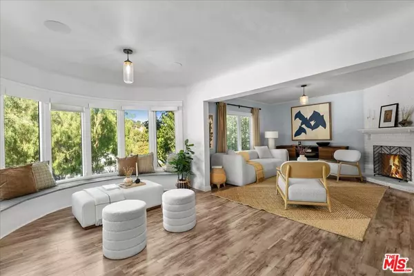 Sherman Oaks, CA 91403,4104 Saugus Ave