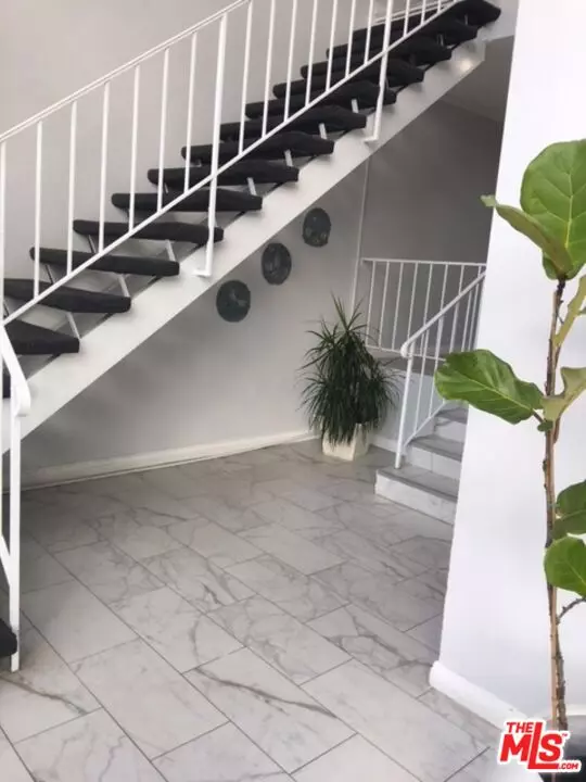 Los Angeles, CA 90049,12205 GORHAM AVE #7