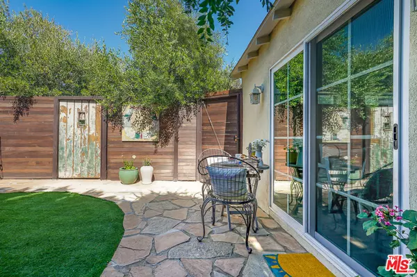 Pacific Palisades, CA 90272,777 El Medio