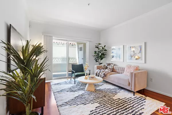 Los Angeles, CA 90006,906 S Serrano Ave #303