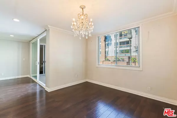 Los Angeles, CA 90049,11970 Montana Ave #108