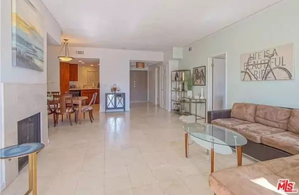 723 Westmount Dr #203, West Hollywood, CA 90069