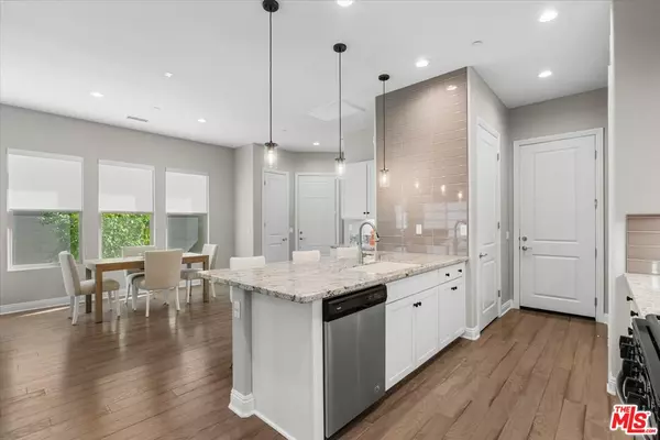 Rancho Mirage, CA 92270,86 Burgundy