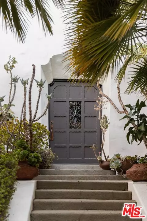 Los Angeles, CA 90027,2666 Aberdeen Ave