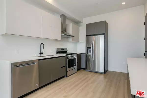 Culver City, CA 90232,3833 Dunn #PH2