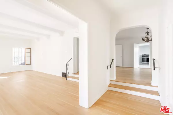 Los Angeles, CA 90036,165 S Mansfield Ave