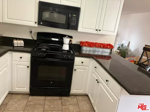 Winnetka, CA 91306,20258 Cohasset St #4