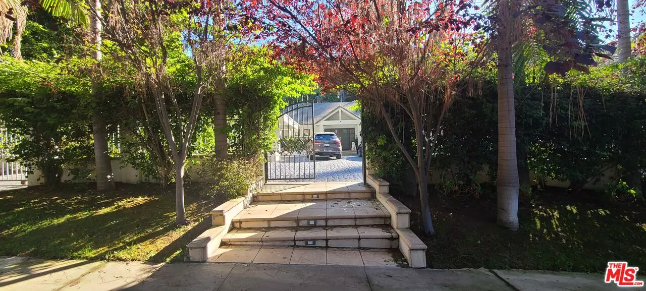 1258 Coldwater Canyon Dr, Beverly Hills, CA 90210