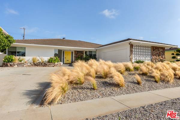 5544 W 63rd St, Los Angeles, CA 90056