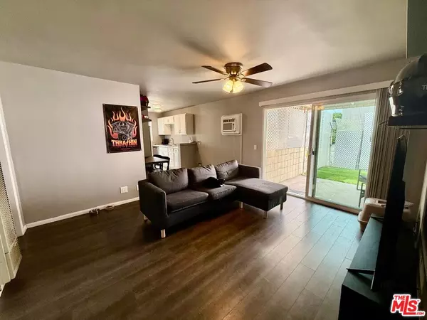 North Hollywood, CA 91605,7141 Coldwater Canyon Ave #5