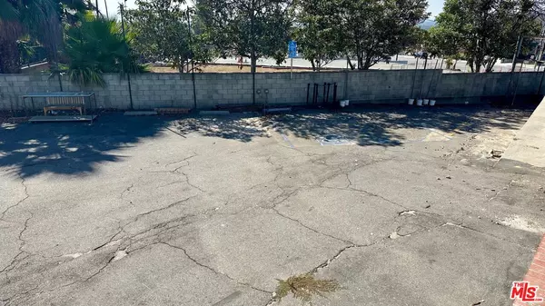 Altadena, CA 91001,912 E Altadena Dr