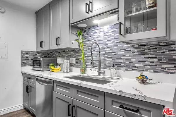 Encino, CA 91316,5460 White Oak Ave #D309