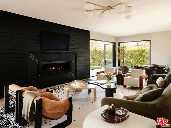 Los Angeles, CA 90049,2442 Banyan Dr