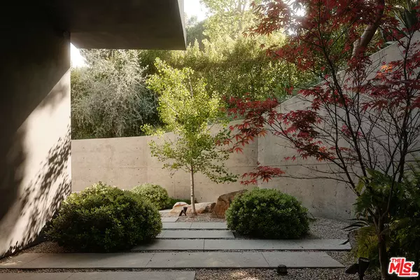 Los Angeles, CA 90049,2442 Banyan Dr