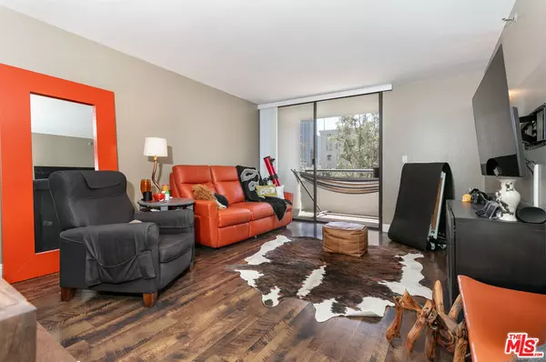 Los Angeles, CA 90015,600 W 9th St #810