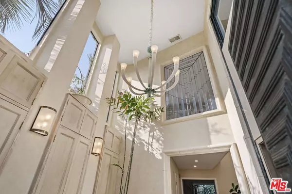 Los Angeles, CA 90069,9213 Warbler Way