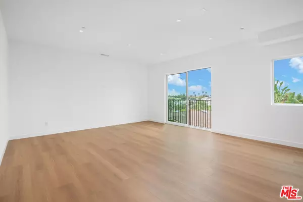 Los Angeles, CA 90026,728 Robinson St