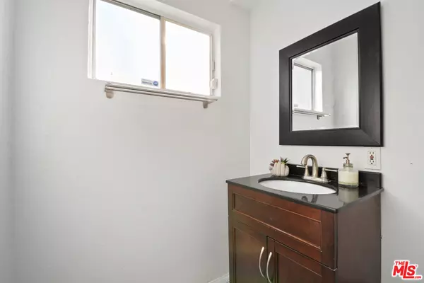 Long Beach, CA 90805,66 W 49th St